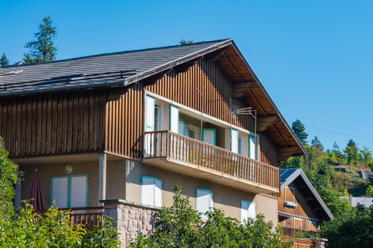 embrun vue exterieure zoom balcon