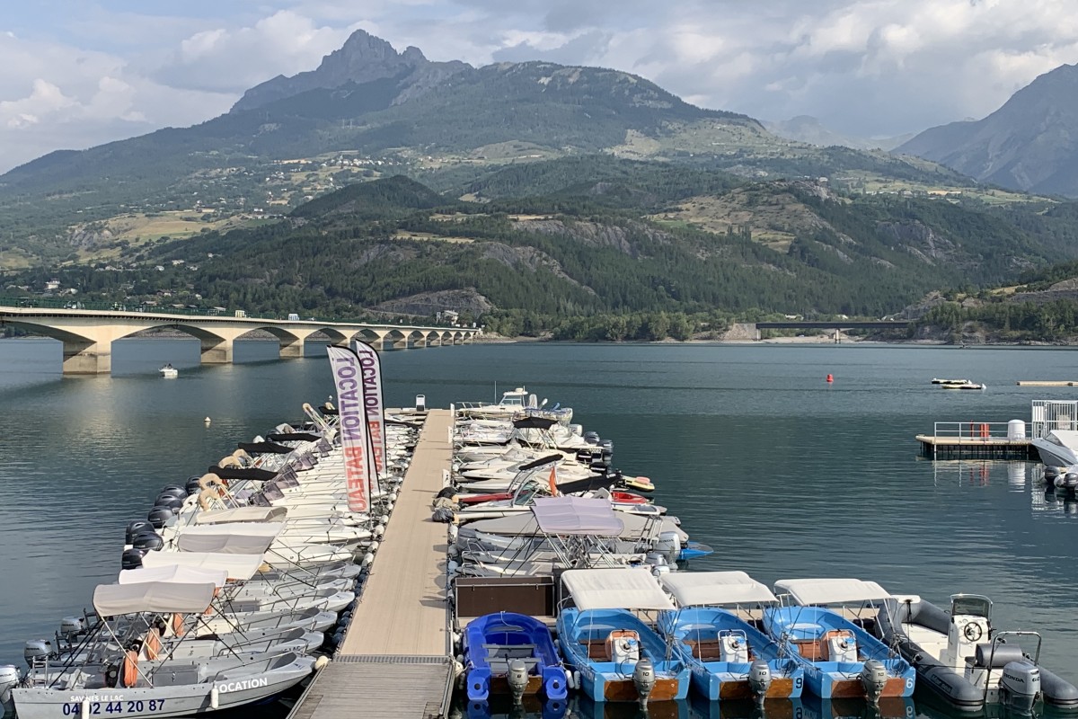 Ponton Aquadetente Savines devant Pont et Aiguilles Chabrières