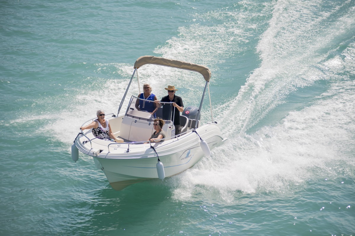 Location Bateau Sans Permis Savines Le Lac Aqua Detente Pros - Location Bateau Serre Poncon pour tous - Envie de  Serre-Ponçon