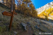 panneau bifurcation au dessus chalets de l aiguilles sentier lac hivernet