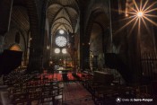 rose vitraux interieur cathedrale embrun