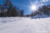 skieurs sous soleil piste cimbros