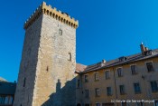 tour brune embrun et ses creneaux machicoulis