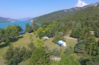Camping Le Chadenas, au bord du lac de Serre-Ponçon