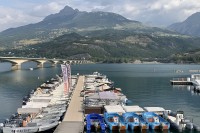 Ponton Aquadetente Savines devant Pont et Aiguilles Chabrières